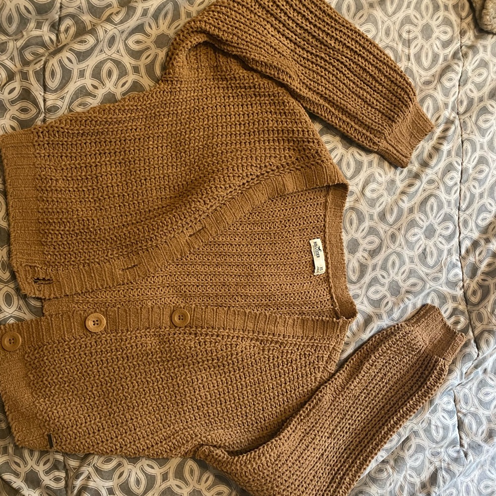 Hollister cropped cardigan